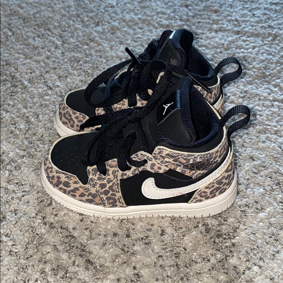 cheetah jordan 1 mid
